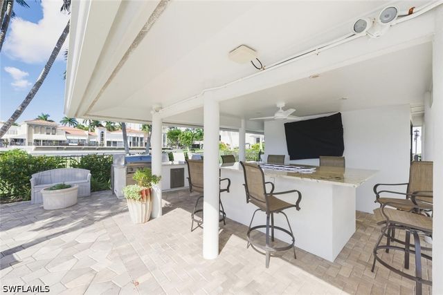 250 W Park Shore DR 101, Naples, FL 34103