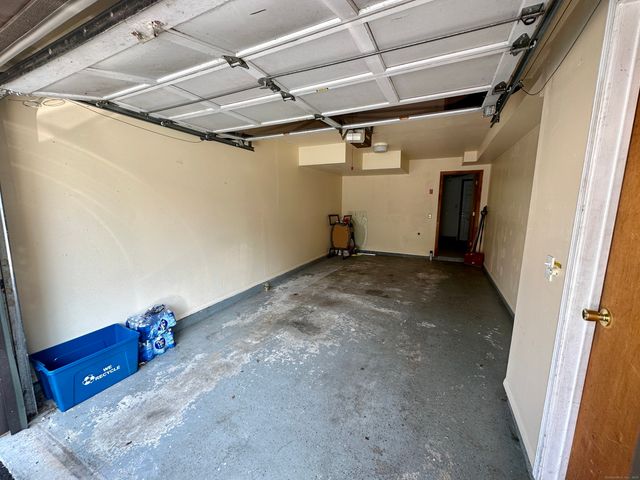 15 Crest Street B13, West Haven, CT 06516