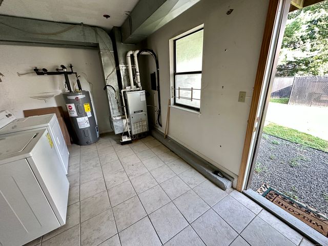 15 Crest Street B13, West Haven, CT 06516