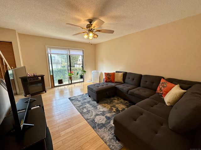 15 Crest Street B13, West Haven, CT 06516