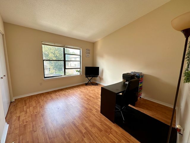 15 Crest Street B13, West Haven, CT 06516