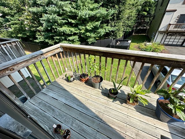 15 Crest Street B13, West Haven, CT 06516