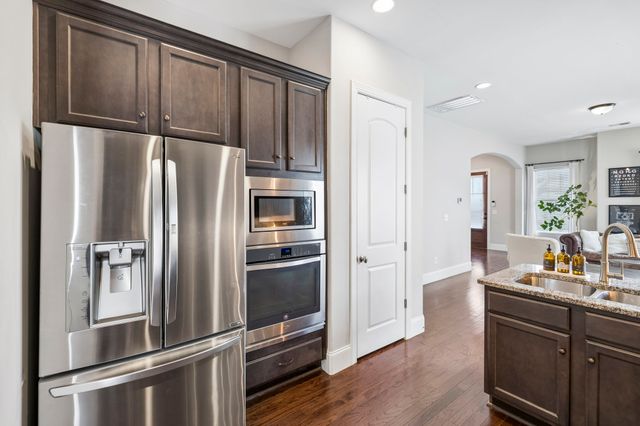 1649 Brockton Ln, Nashville, TN 37221