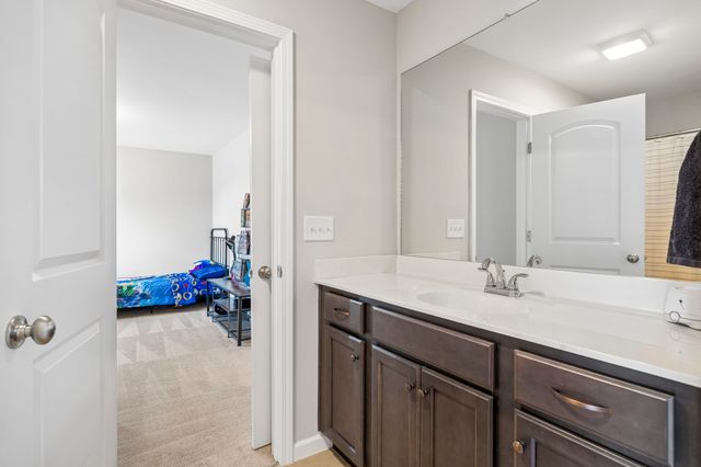 1649 Brockton Ln, Nashville, TN 37221