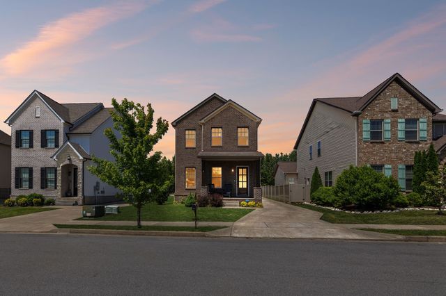 1649 Brockton Ln, Nashville, TN 37221