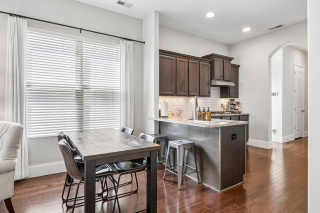 1649 Brockton Ln, Nashville, TN 37221