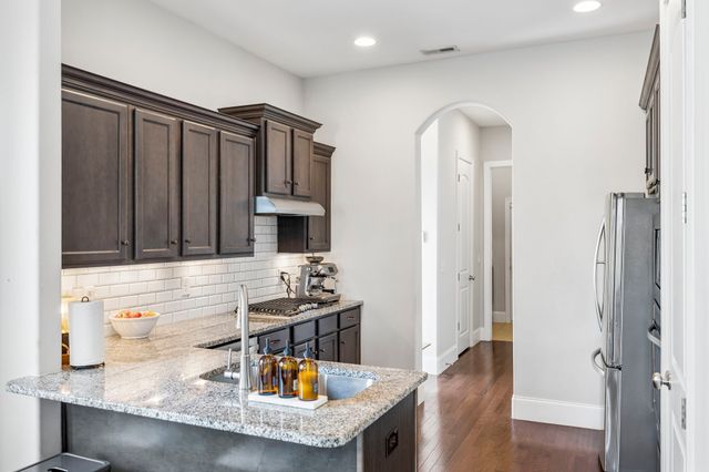 1649 Brockton Ln, Nashville, TN 37221
