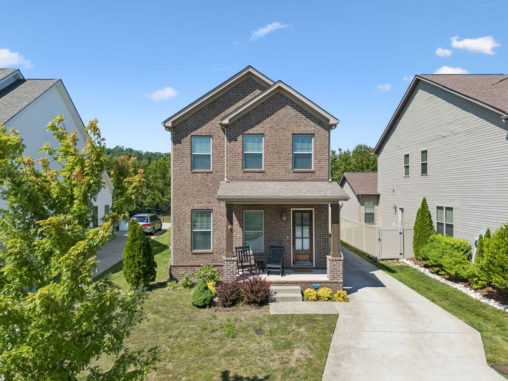1649 Brockton Ln, Nashville, TN 37221