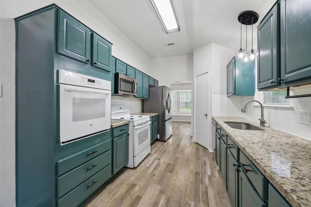 3210 Fox Run Drive, Alvin, TX 77511