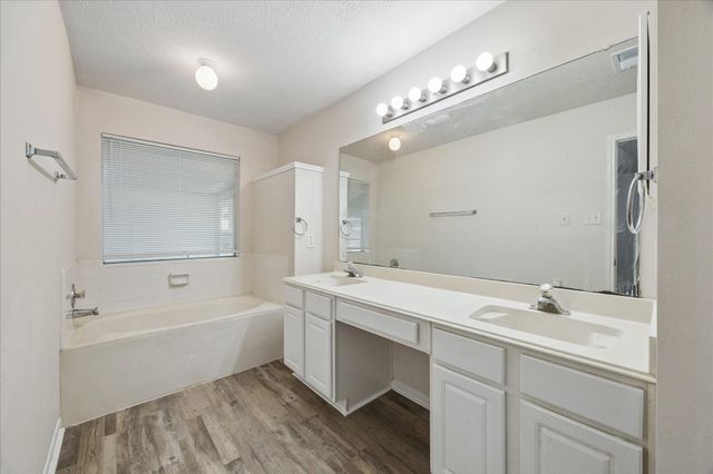 3210 Fox Run Drive, Alvin, TX 77511