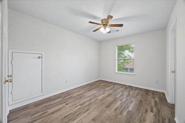 3210 Fox Run Drive, Alvin, TX 77511