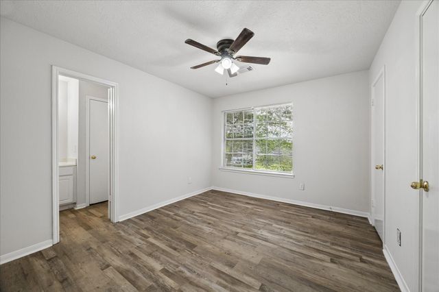 3210 Fox Run Drive, Alvin, TX 77511