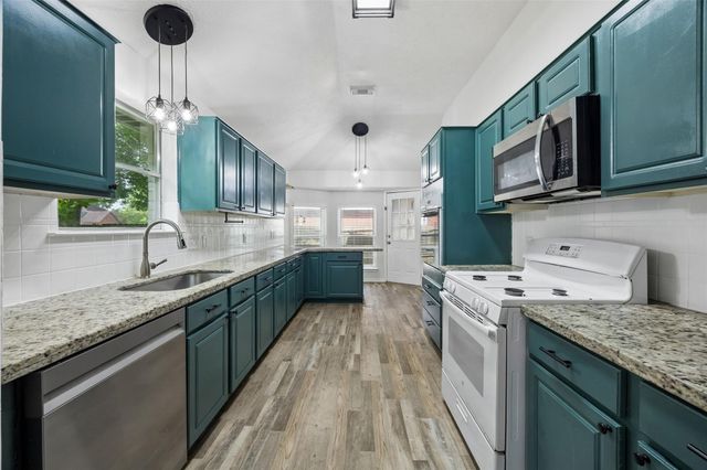 3210 Fox Run Drive, Alvin, TX 77511