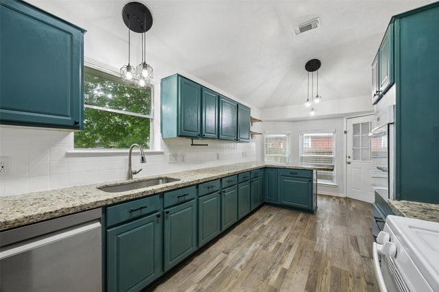3210 Fox Run Drive, Alvin, TX 77511