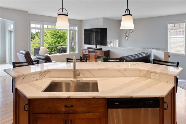 70 Lake Riley Trail, Chanhassen, MN 55317