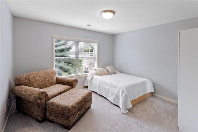 70 Lake Riley Trail, Chanhassen, MN 55317