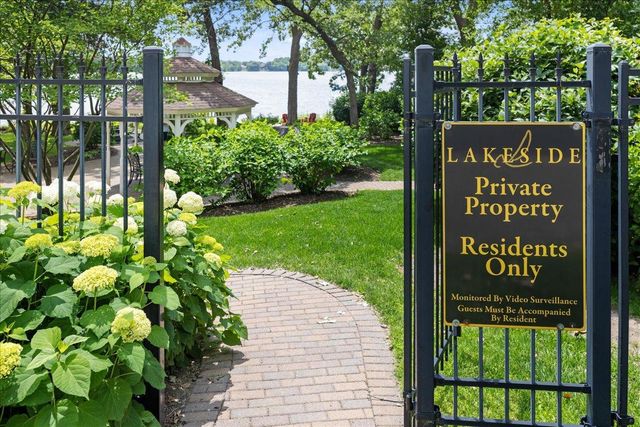 70 Lake Riley Trail, Chanhassen, MN 55317