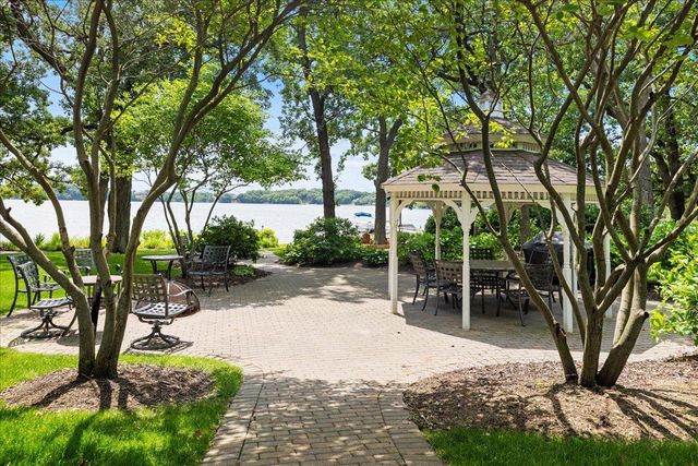 70 Lake Riley Trail, Chanhassen, MN 55317