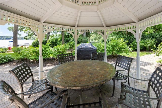 70 Lake Riley Trail, Chanhassen, MN 55317