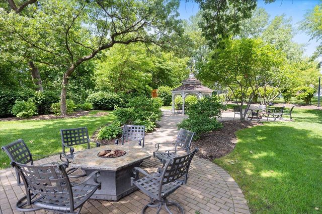 70 Lake Riley Trail, Chanhassen, MN 55317