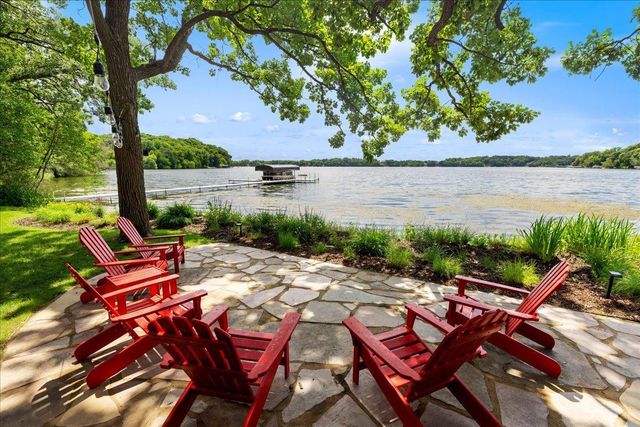70 Lake Riley Trail, Chanhassen, MN 55317