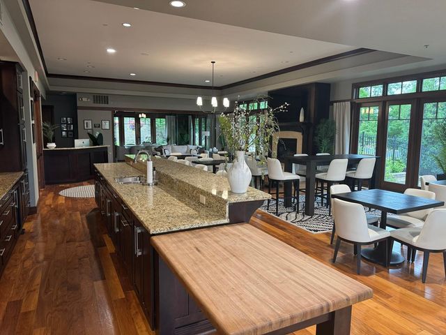 70 Lake Riley Trail, Chanhassen, MN 55317