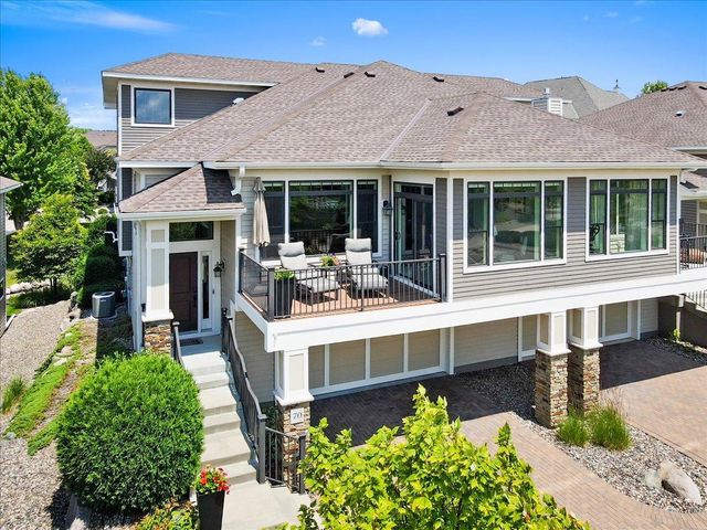 70 Lake Riley Trail, Chanhassen, MN 55317