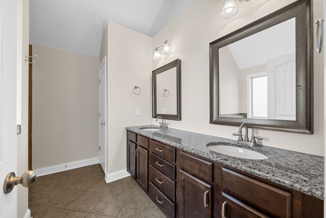 2048 Bandera Dr, Clarksville, TN 37042