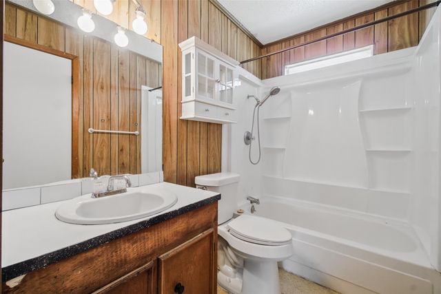 384 Lakeview Drive, Onalaska, TX 77360