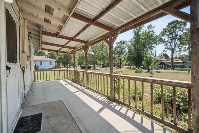 384 Lakeview Drive, Onalaska, TX 77360