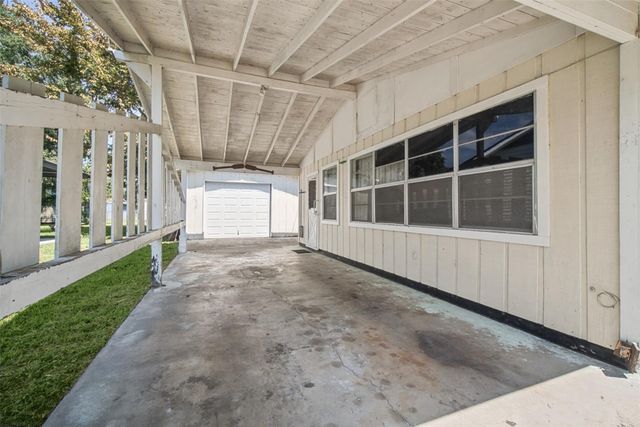 384 Lakeview Drive, Onalaska, TX 77360
