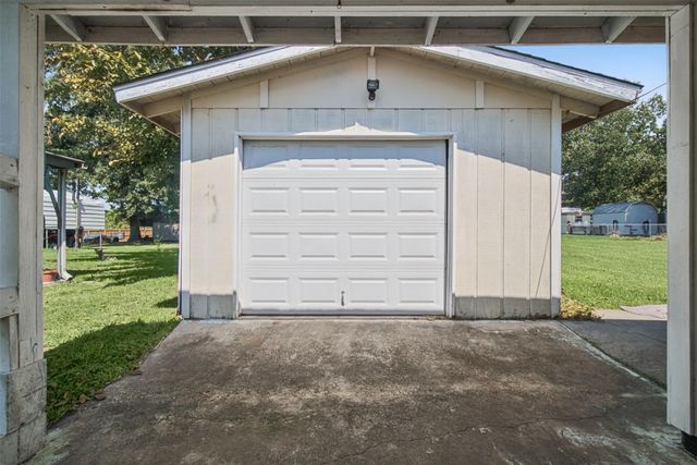384 Lakeview Drive, Onalaska, TX 77360