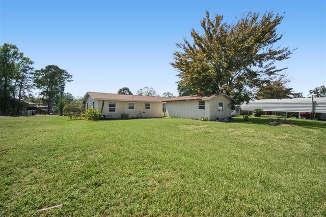 384 Lakeview Drive, Onalaska, TX 77360