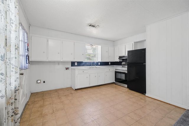 384 Lakeview Drive, Onalaska, TX 77360