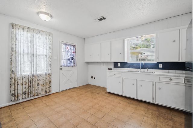 384 Lakeview Drive, Onalaska, TX 77360