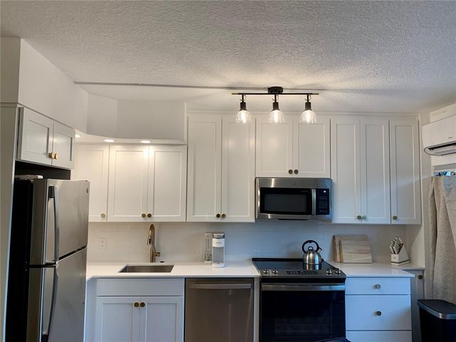 800 BAYWAY BOULEVARD 16, Clearwater Beach, FL 33767