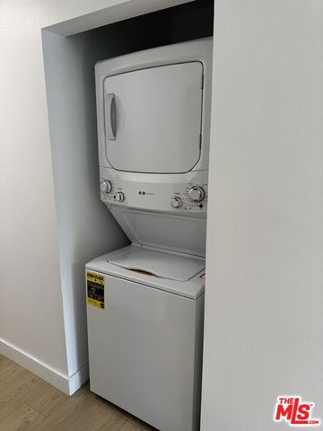 4013 S Walton Avenue, Los Angeles, CA 90037