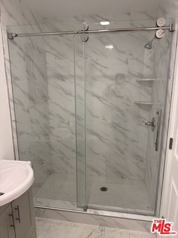 4013 S Walton Avenue, Los Angeles, CA 90037