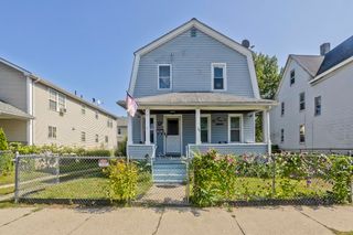 37 Phoenix St, Springfield, MA 01104