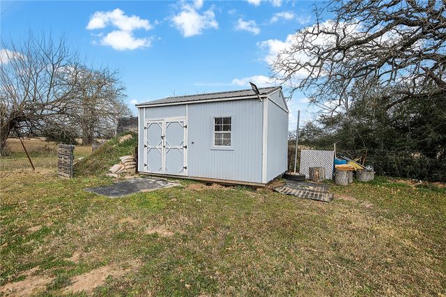 9542 County Road 172, Iola, TX 77861