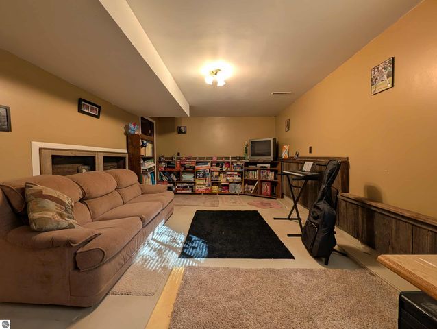 2812 W Wing Road, Mt Pleasant, MI 48858