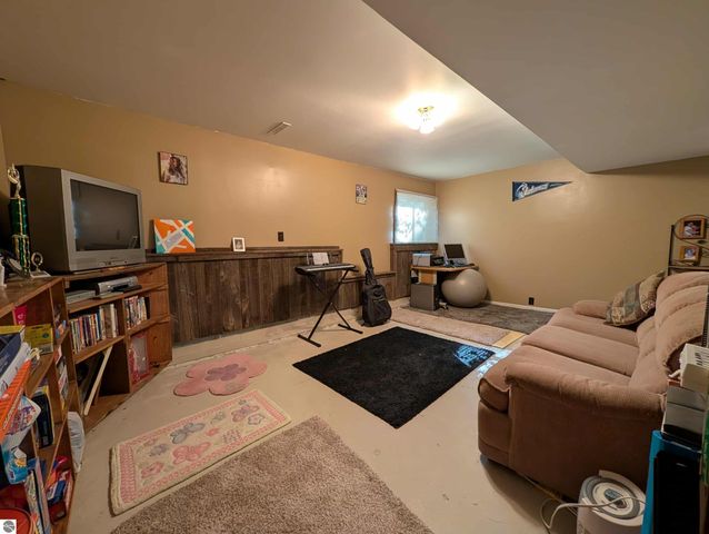 2812 W Wing Road, Mt Pleasant, MI 48858