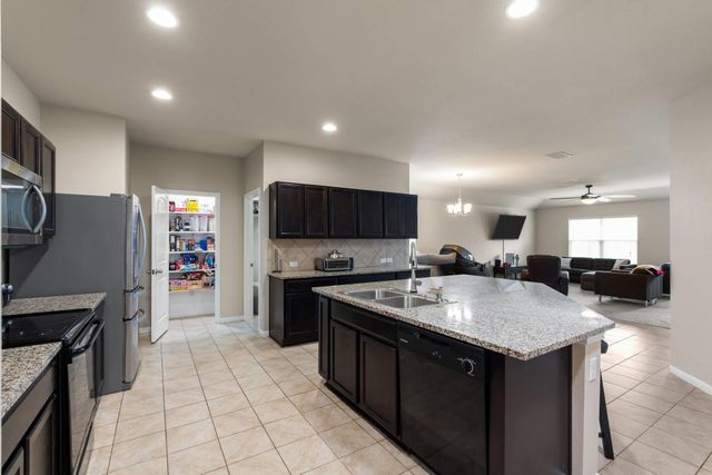 111 Denton DR, Hutto, TX 78634