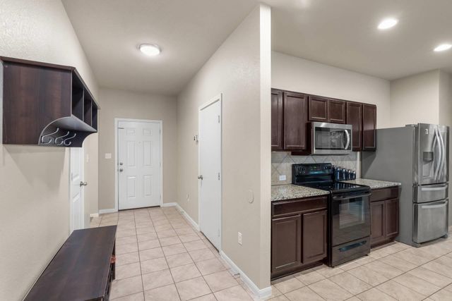 111 Denton DR, Hutto, TX 78634