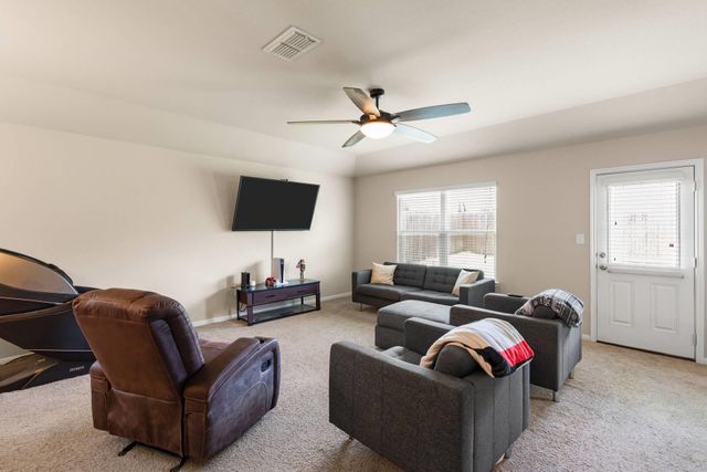 111 Denton DR, Hutto, TX 78634