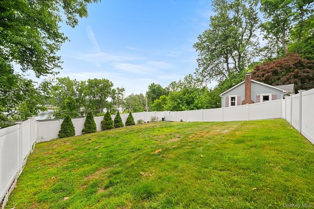 10 Holland Drive, Carmel, NY 10512