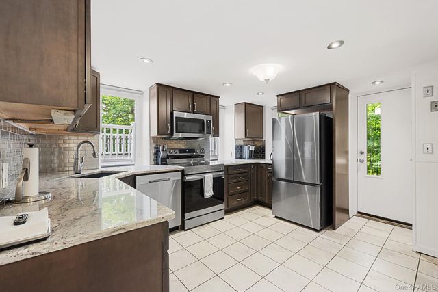 10 Holland Drive, Carmel, NY 10512