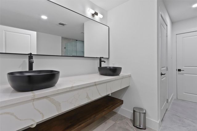 6747 Peerless Street, Houston, TX 77021