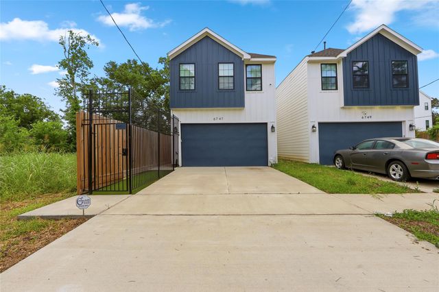 6747 Peerless Street, Houston, TX 77021
