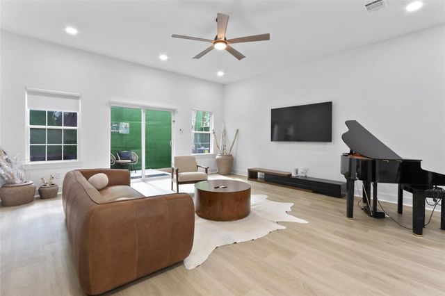 6747 Peerless Street, Houston, TX 77021